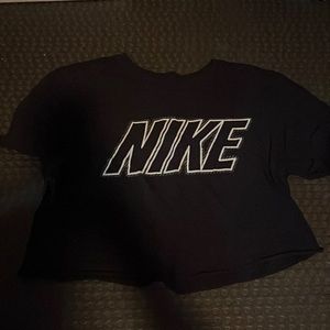 Black cropped Nike shirt